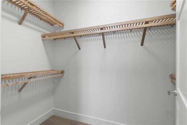 Building Photo - 2425 Peachtree Rd NE