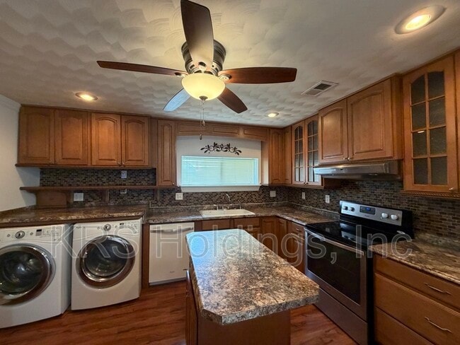 Building Photo - 28 Gillis Rd