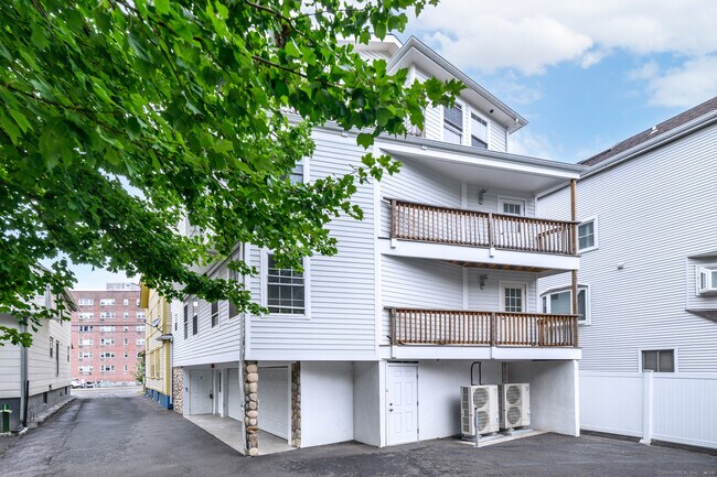 Building Photo - 159 Grove St