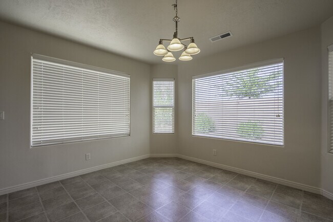 Building Photo - 4 Bedroom in Amber Estates - New LVP Floor...