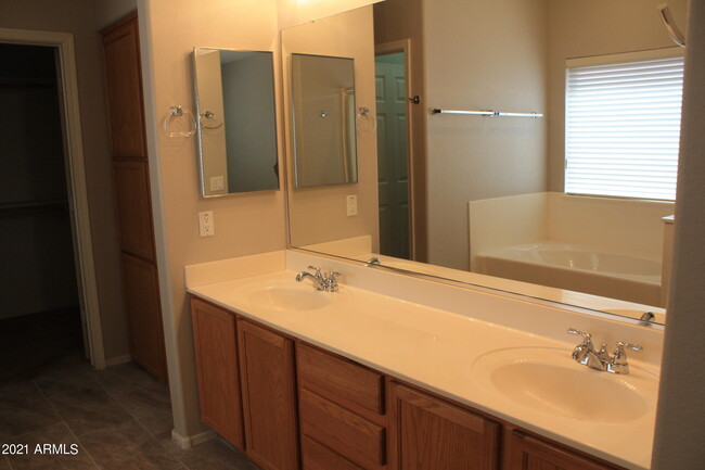 Building Photo - 6757 W Avenida Del Rey