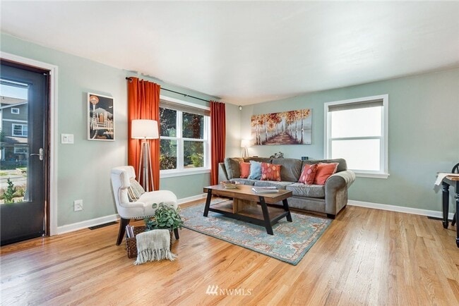 Building Photo - Beautiful Craftsman House with Large Yard and Detached Garage!