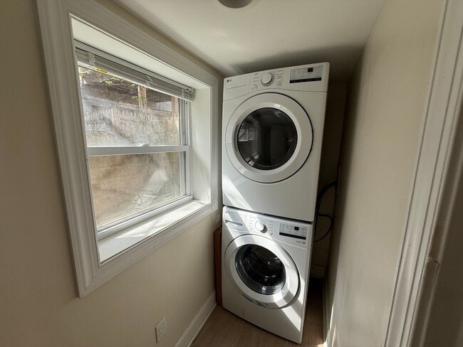 Building Photo - Charming Brick Rowhome Brewerytown