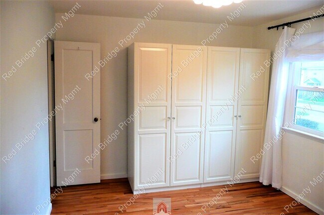 Building Photo - Hidden Gem 1 BR Condo NE 67th & Halsey