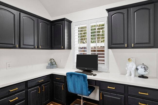 Building Photo - 3011 Manchester Cove