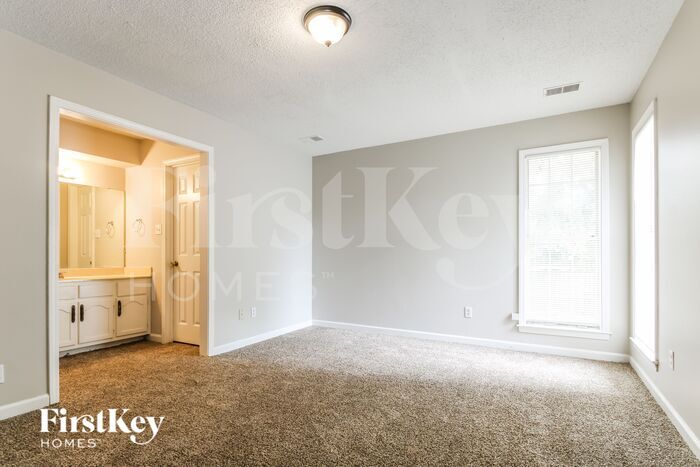 Building Photo - 6894 Rockbrook Dr