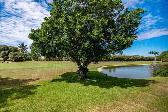 Building Photo - 9811 N Hollybrook Lake Dr