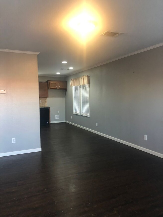 Building Photo - 3 bedroom 2 bathroom 1 living area will al...