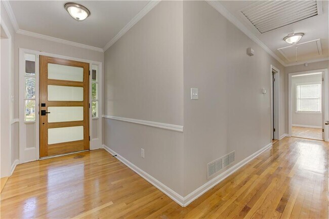 Building Photo - 1837 Chancery Ln