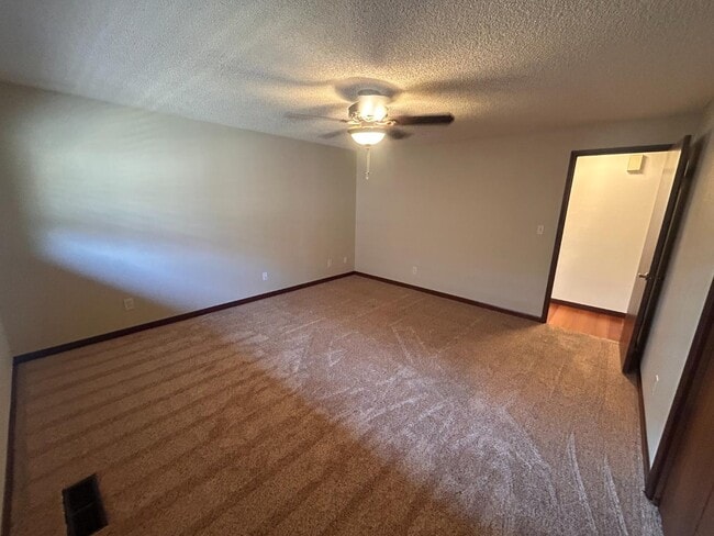 Building Photo - 2100 Hobert St