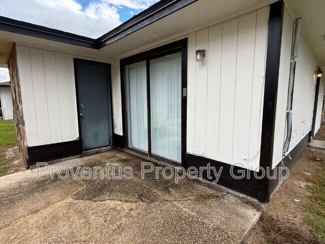 Building Photo - 350 N Crow Rd