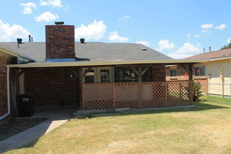 Building Photo - 4208 Arbor Dr