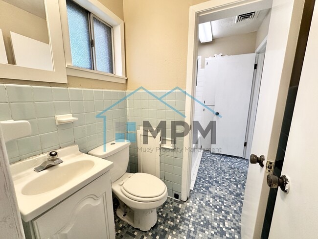 Building Photo - 2205 Fannie St