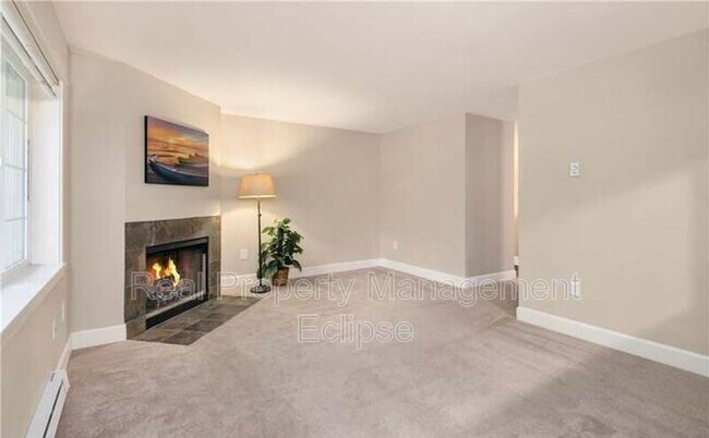 Building Photo - 755 5th Ave NW