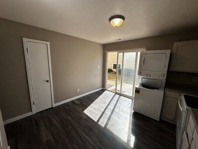 Building Photo - "Charming 2-Bedroom Retreat in Colorado Sp...
