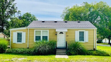 Building Photo - Charming 2-Bedroom Home with Bonus Room on...