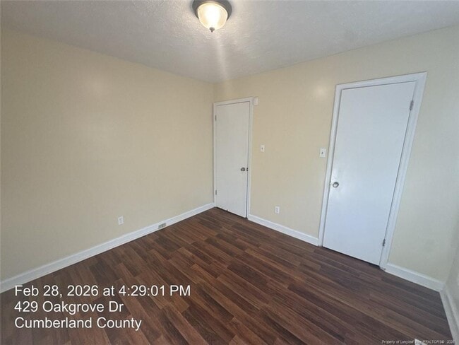 Building Photo - 429 Oakgrove Dr