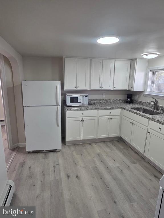 Building Photo - 480 W South St