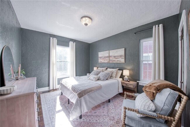 Building Photo - 261 Catalpa Pl