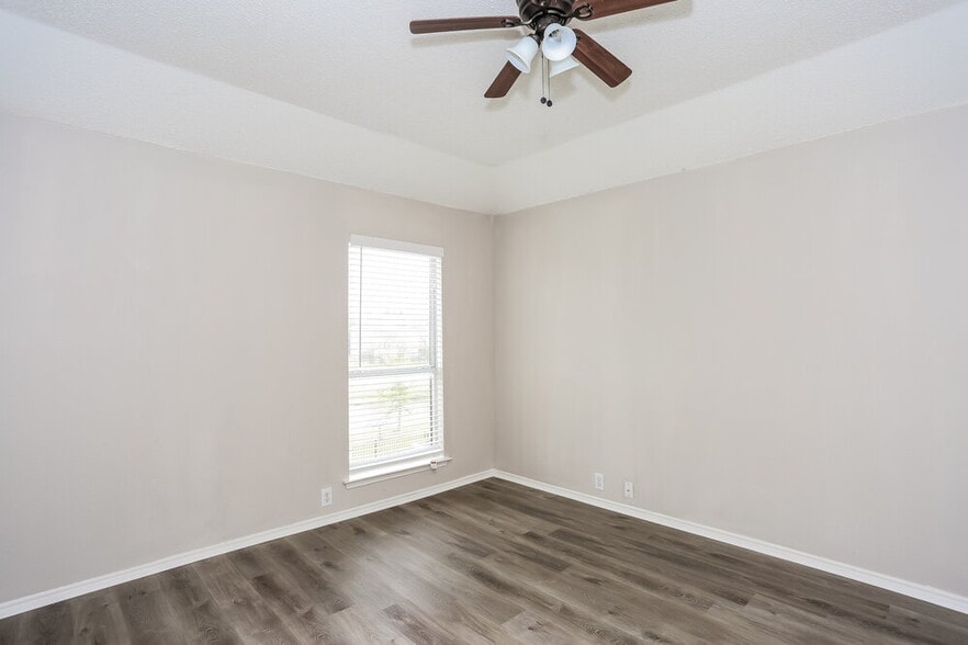 Building Photo - 2616 Lonesome Oak Dr