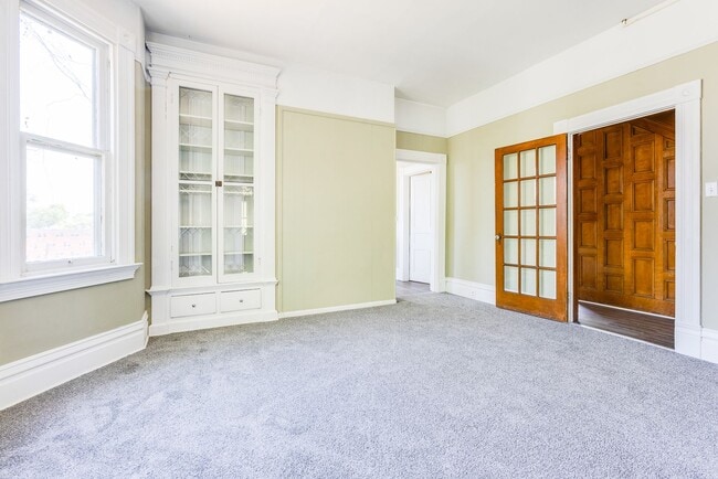 Building Photo - AVAILABLE AUGUST 2026 - Spacious Renovated 4 Bedroom, 1.5 Bath Home w/ AC!