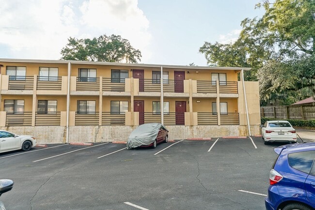 Building Photo - Cozy 1 bedroom 1 bathroom within walking d...