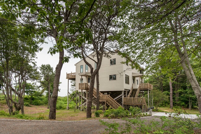 Building Photo - 35 Parsons Beach Rd