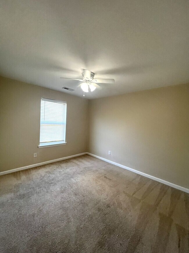 Building Photo - LAKE FOREST VILLAGE