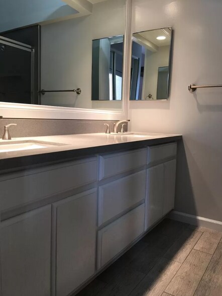 Building Photo - 5151 Balboa Blvd