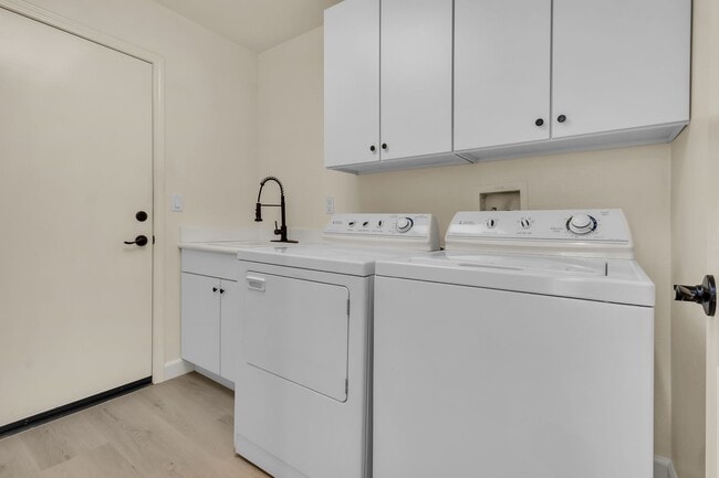 Building Photo - 10 Clearwater Cove
