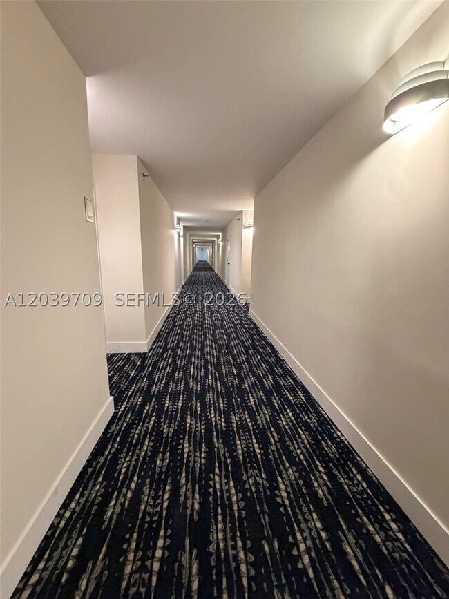 Building Photo - 540 Brickell Key Dr