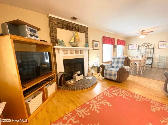 Building Photo - ***MOVE-IN SPECIAL*** $500 OFF OF YOUR FIRST MONTH'S RENT AND APPLICATION FEES WAIVED UPON APPROV...