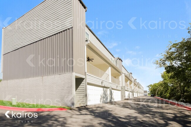 Building Photo - 1676 S. Razorback Road