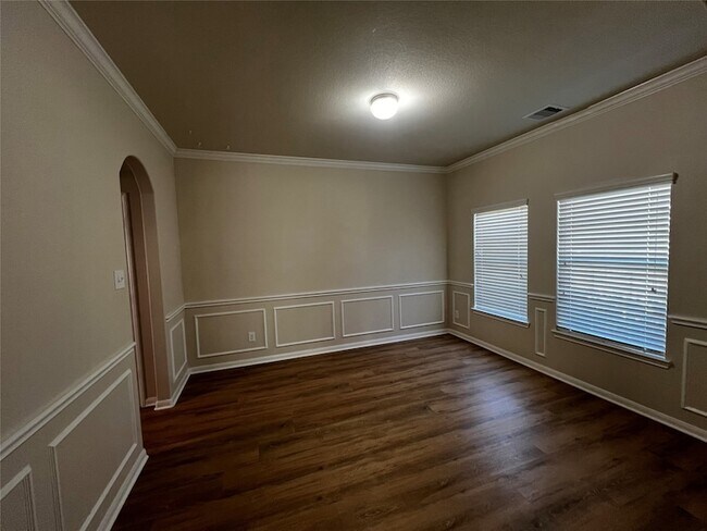 Building Photo - 10621 Sunflower Dr