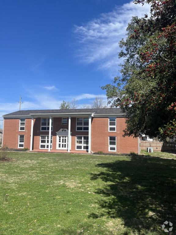 Building Photo - 103 N Russell St