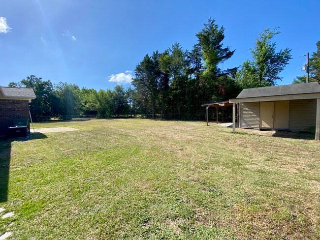 Building Photo - 2560 Nicholson Dr