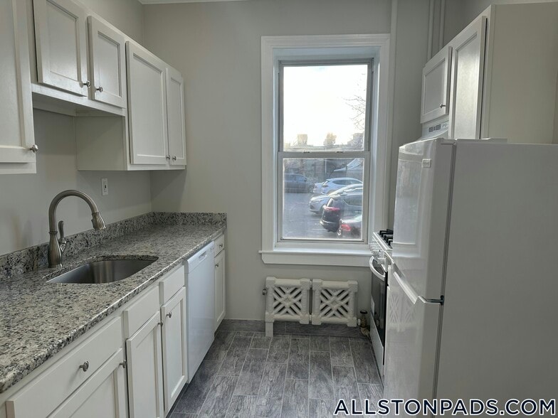 Building Photo - 33 Highgate St