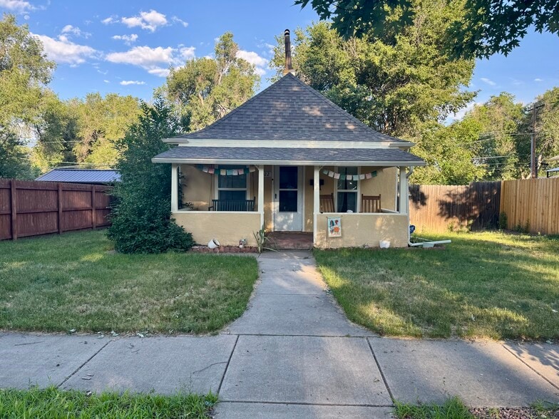 Primary Photo - 1022 N Arcadia St