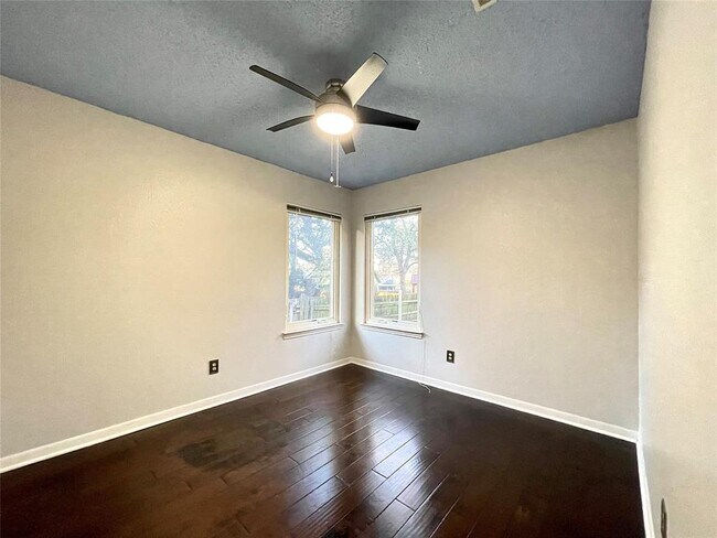 Building Photo - 5912 Avery Island Ave