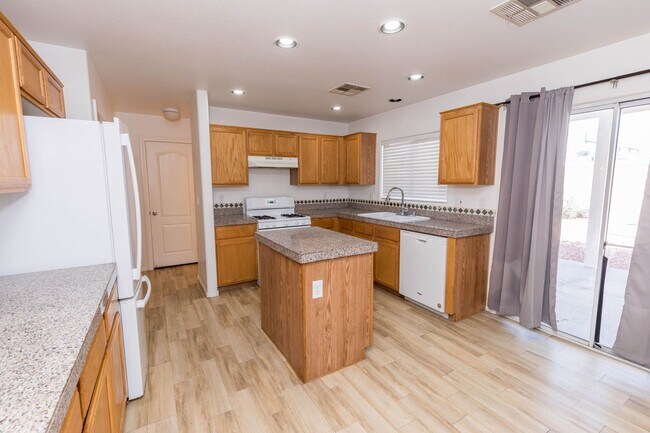 Building Photo - Spacious 3-Bedroom, 2.5-Bath Two-Story Hom...