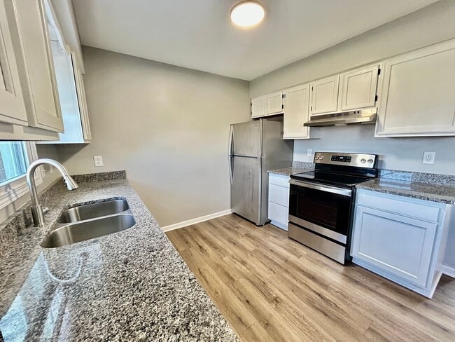 Building Photo - Modern 3BR Apartment in Richmond!