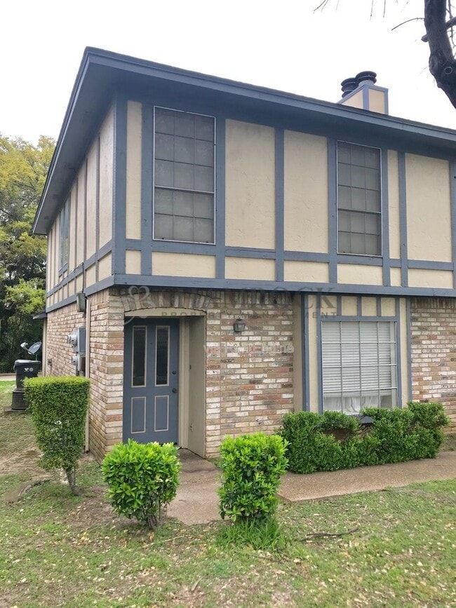 Primary Photo - 6815 Old Briarstown Dr