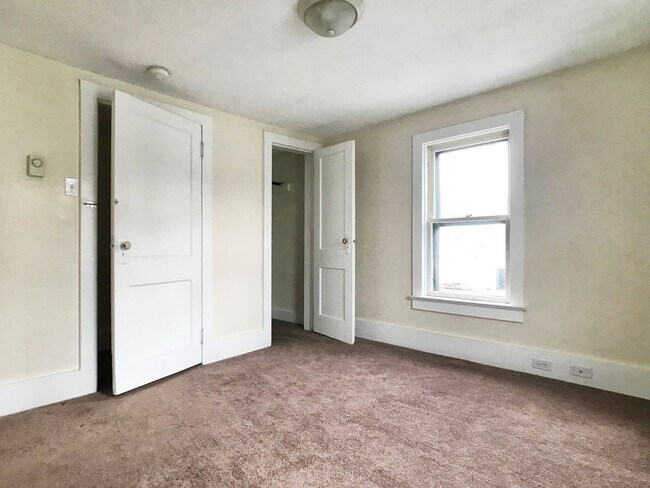 Building Photo - 255-259 Rear Main Street