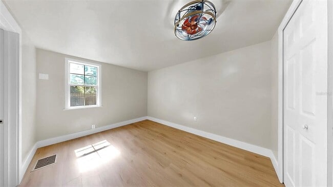 Building Photo - 1005 45th St W