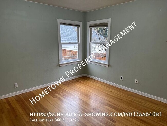 Building Photo - 912 Carlyon Ave SE