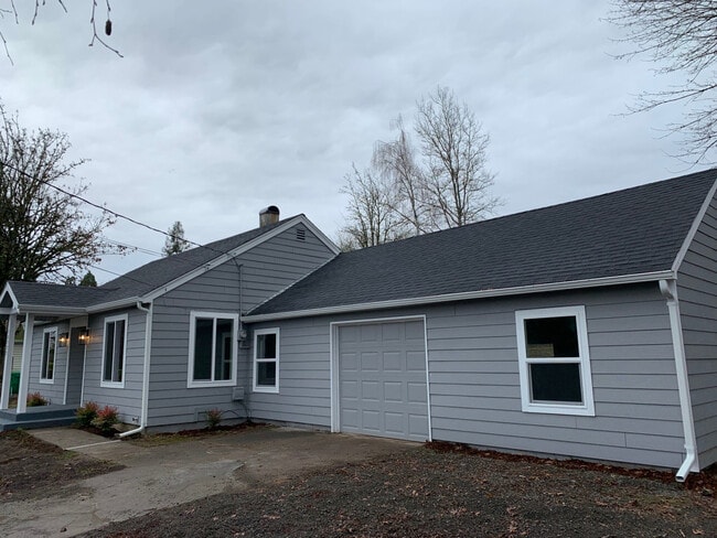 Building Photo - 15722 SE Oatfield Rd