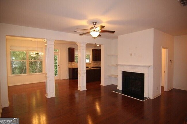 Building Photo - 5850 Vinyard Ln