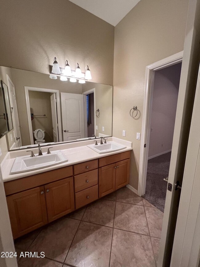 Building Photo - 11467 E Sweetwater Ave