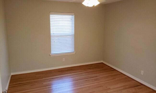 Building Photo - 10535 Lakemere Dr