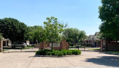 Building Photo - Adults ONLY / 55 and older Gated Community